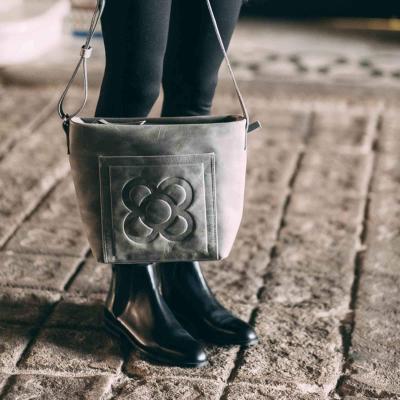 Bolso piel baldosa de Barcelona